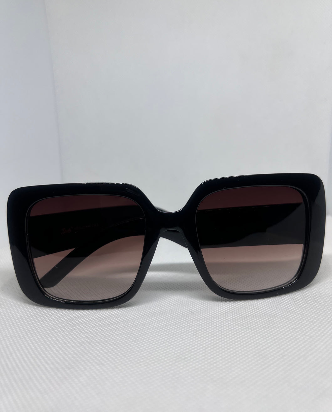 Bold and Chic-Black