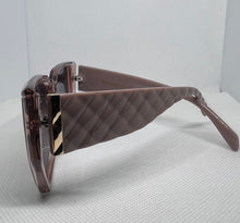 Load image into Gallery viewer, Quilted Chic-Mauve
